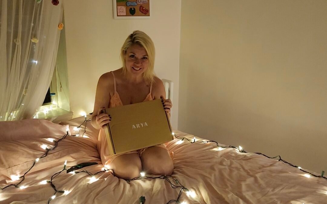 Date night! We unpack our first Arya box.