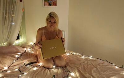 Date night! We unpack our first Arya box.